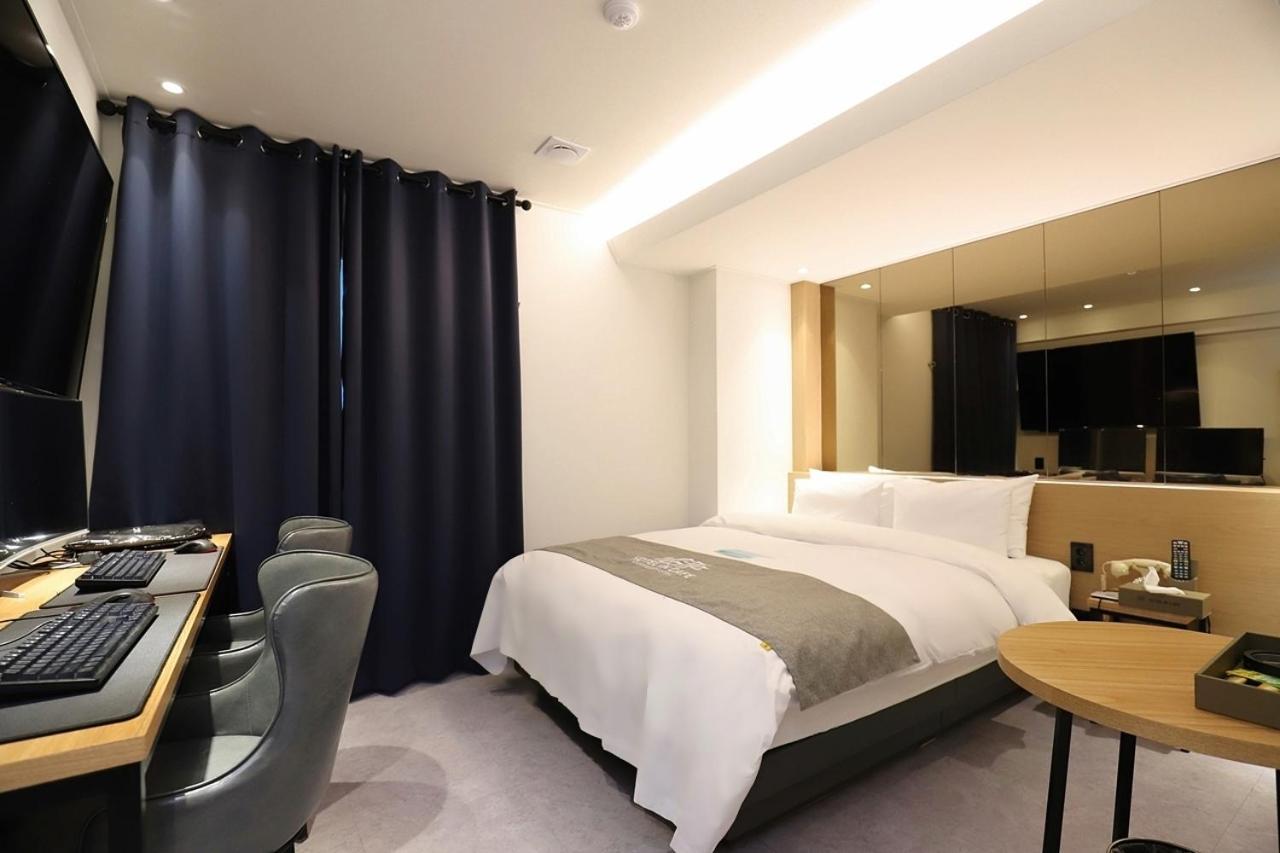 Hotel In Cafe Doksan Séoul Chambre photo
